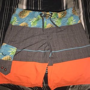 Men’s board shorts